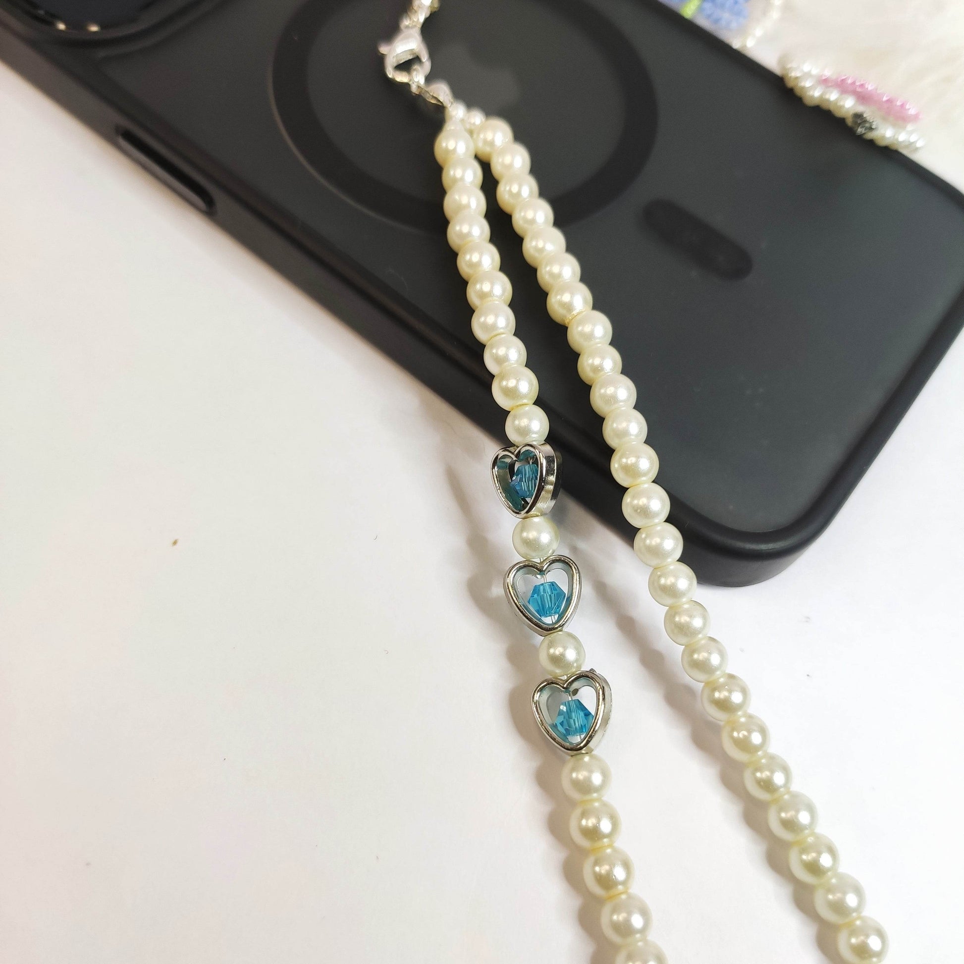 Phone charms minimalist and elegant - Fatatun