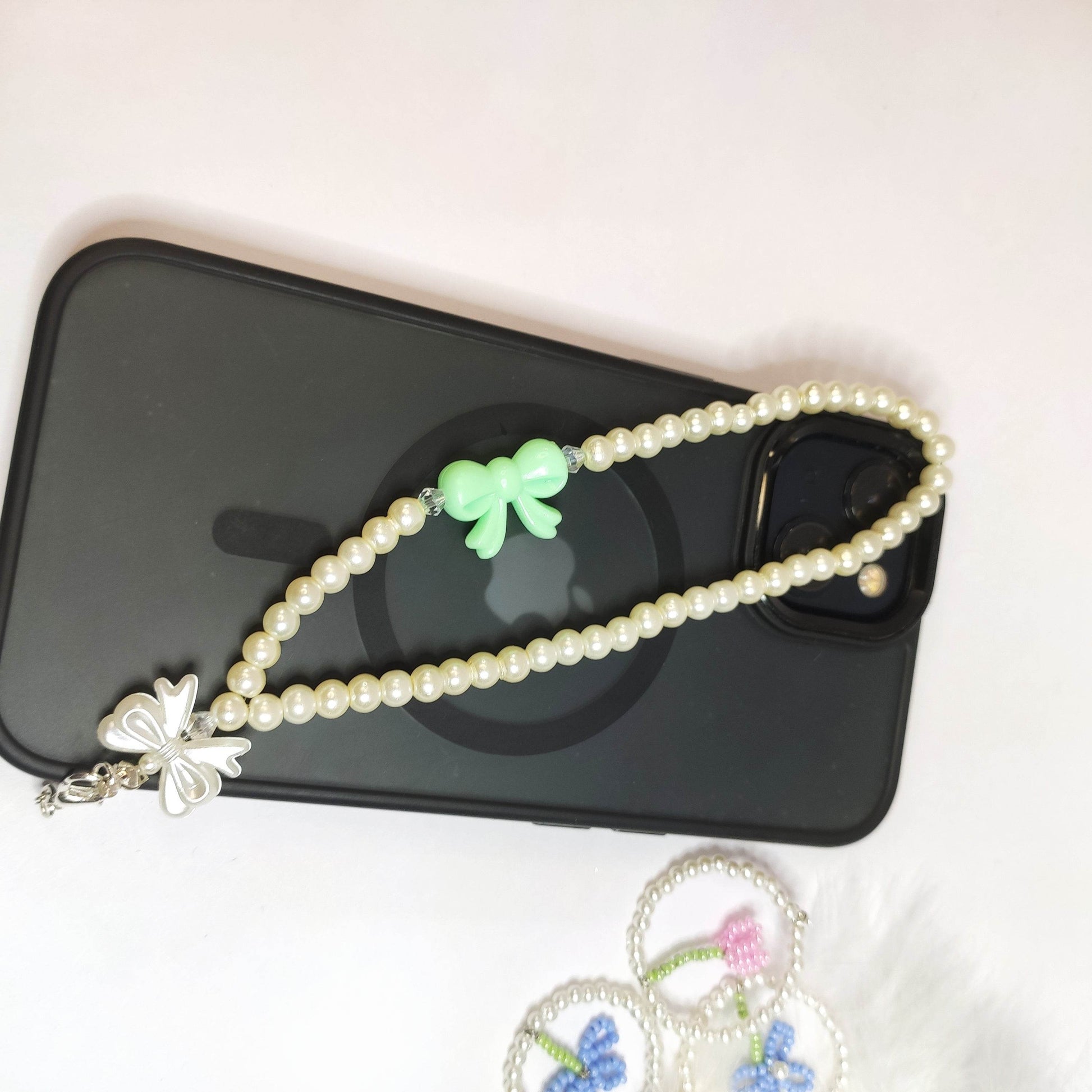 Phone Charms Pearl and Bow, Available in multi-color - Fatatun