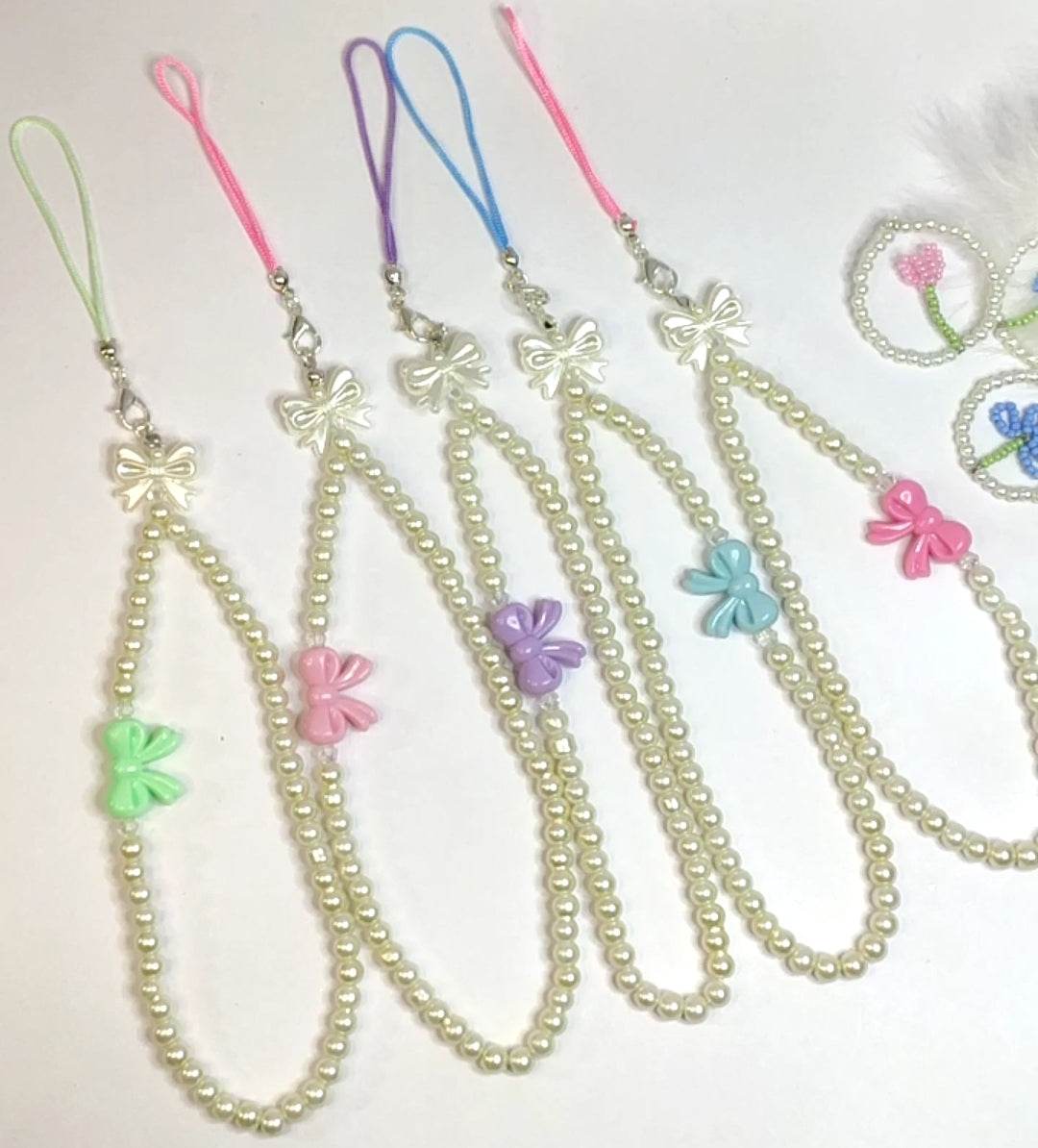Phone Charms Pearl and Bow, Available in multi-color - Fatatun